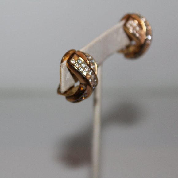 VINTAGE SIGNED CHRISTIAN DIOR GOLD TONE CLEAR RHINESTONE EARRINGS - Picture 2 of 7